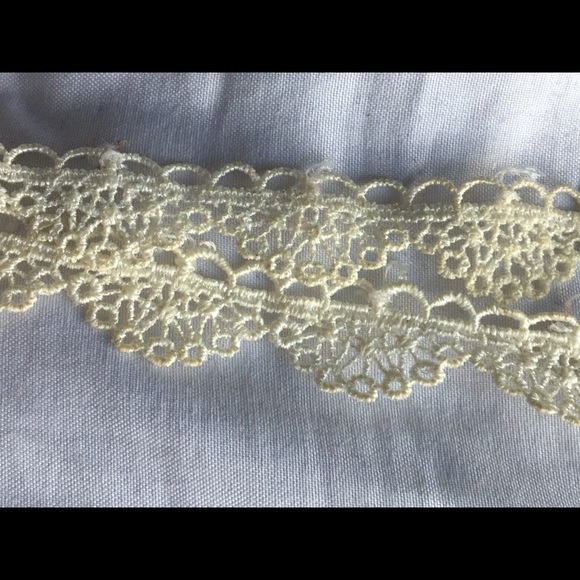 White Lace Choker - Picture 6 of 7